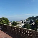 Castel De La Terrasse Bed & Breakfast