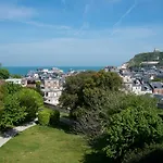 Castel De La Terrasse Bed & Breakfast