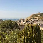 Castel De La Terrasse Bed & Breakfast