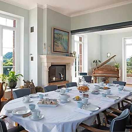 Castel De La Terrasse Bed & Breakfast