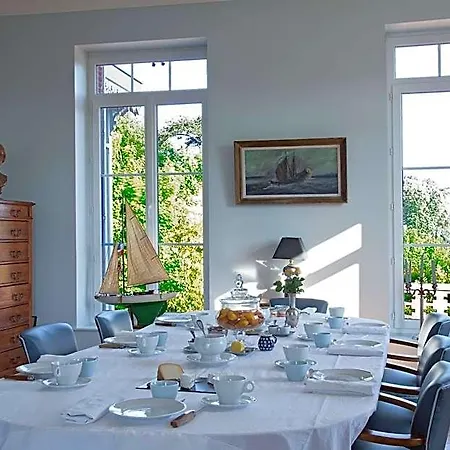 Castel De La Terrasse Bed & Breakfast 4*