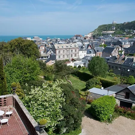Castel De La Terrasse Bed & Breakfast 4*