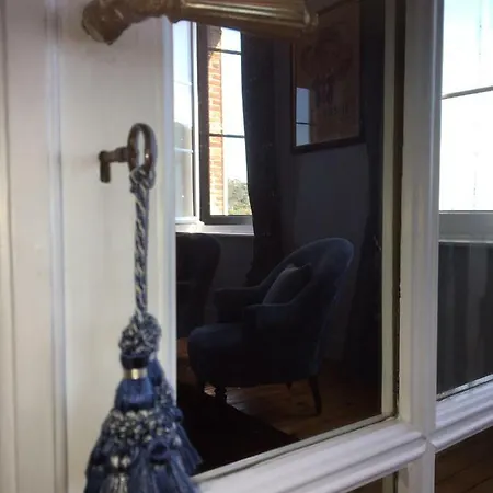 Castel De La Terrasse Bed & Breakfast